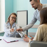 Doctor's-discussion-with-patient